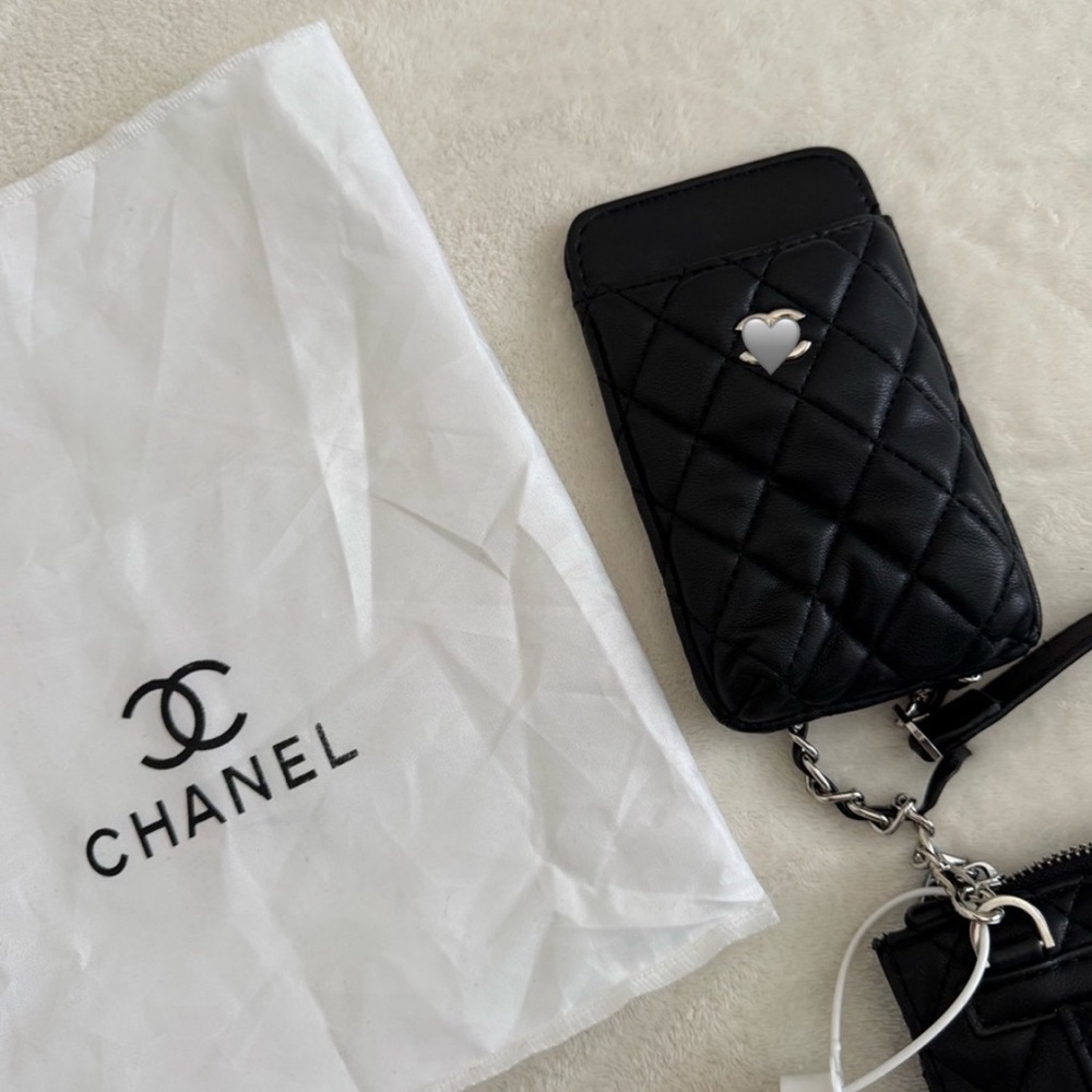Black Quilted Crossbody Bag Duo - Picture 8 of 10